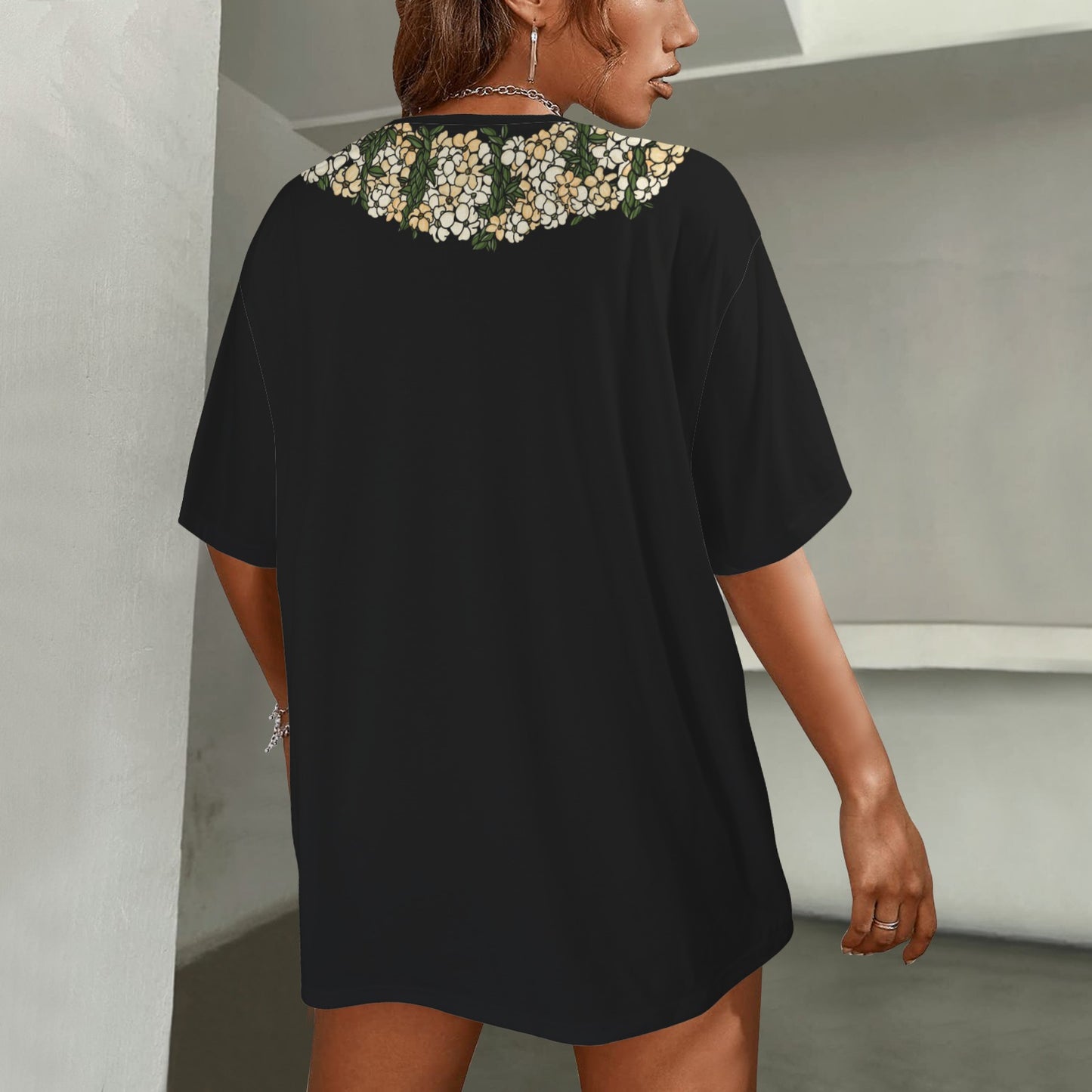 Oversized Hawaiian Lei Graphic T-Shirt | Puakenikeni Poepoe Lei